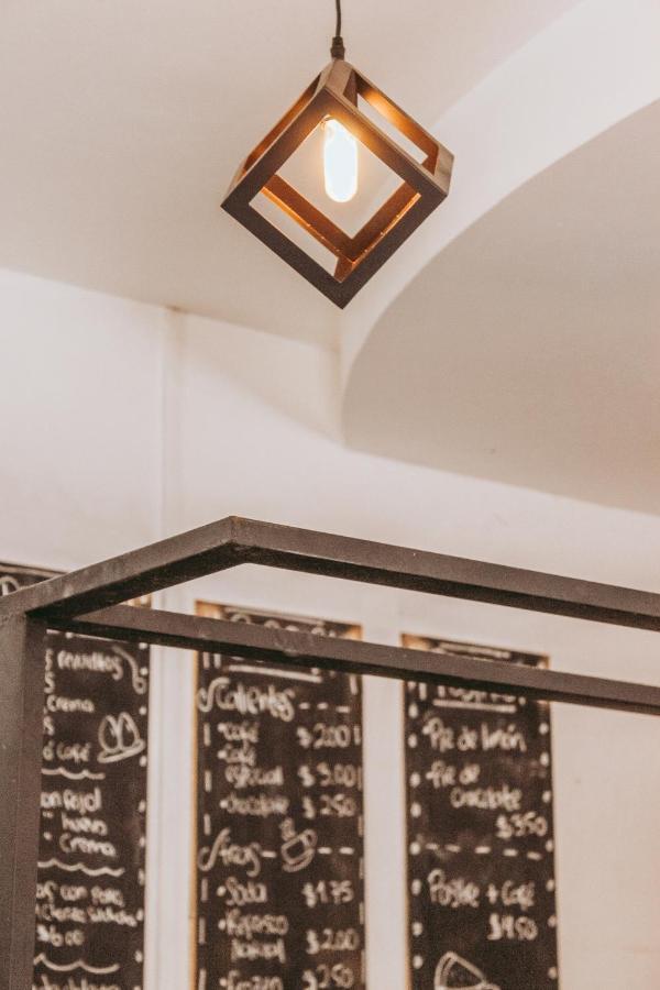 Hotel Y Cafe Ixmati Suchitoto Екстериор снимка
