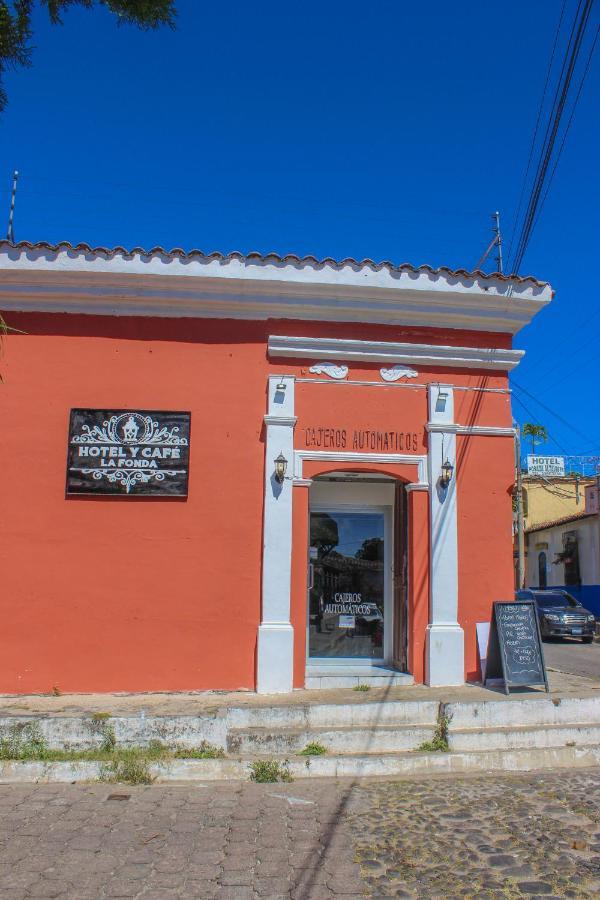 Hotel Y Cafe Ixmati Suchitoto Екстериор снимка