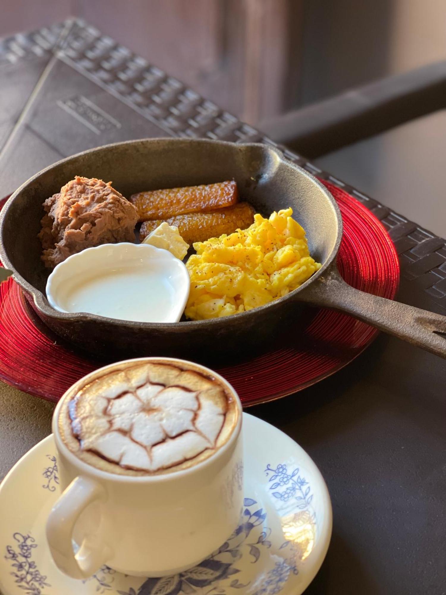 Hotel Y Cafe Ixmati Suchitoto Екстериор снимка