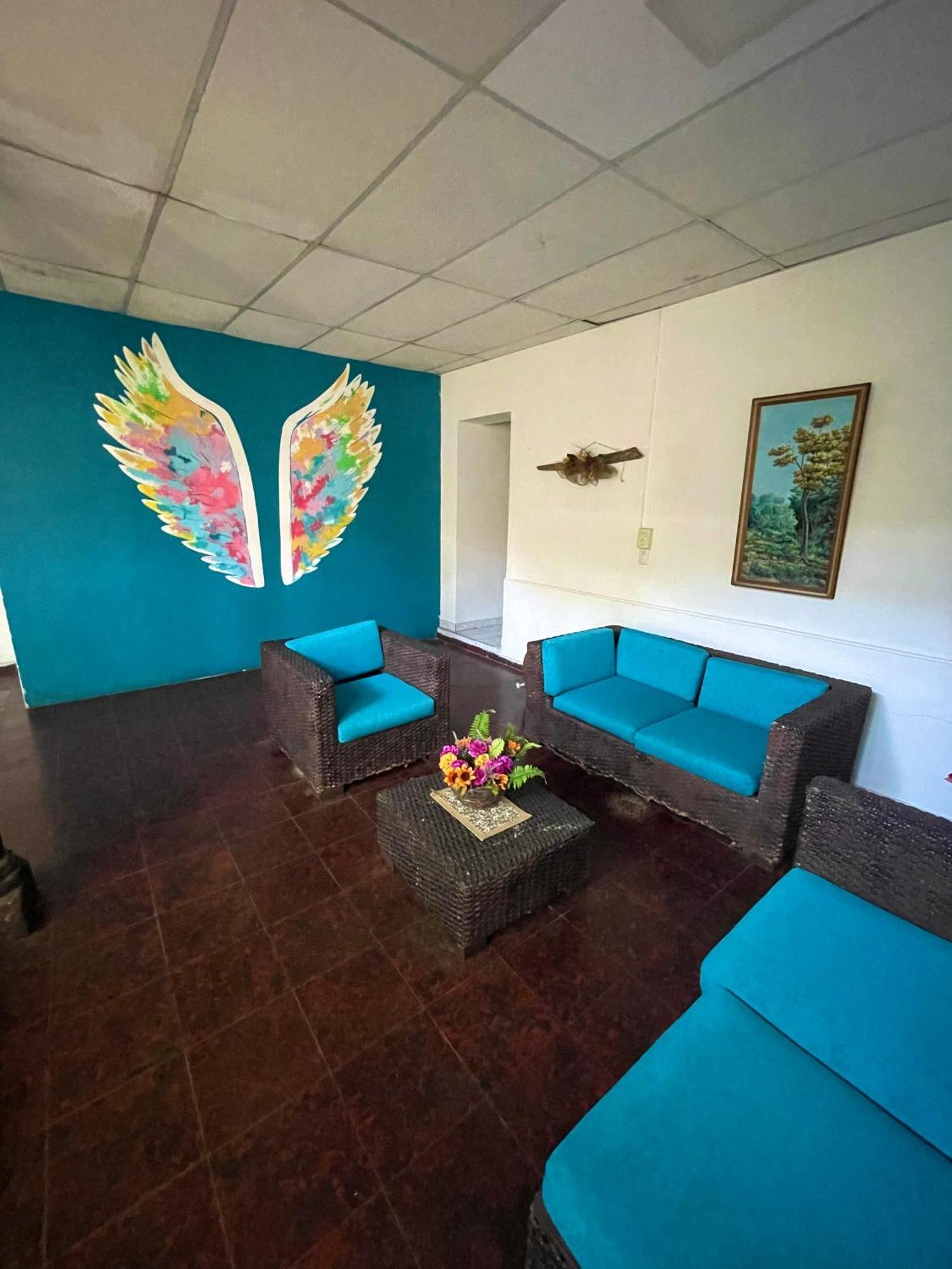 Hotel Y Cafe Ixmati Suchitoto Екстериор снимка