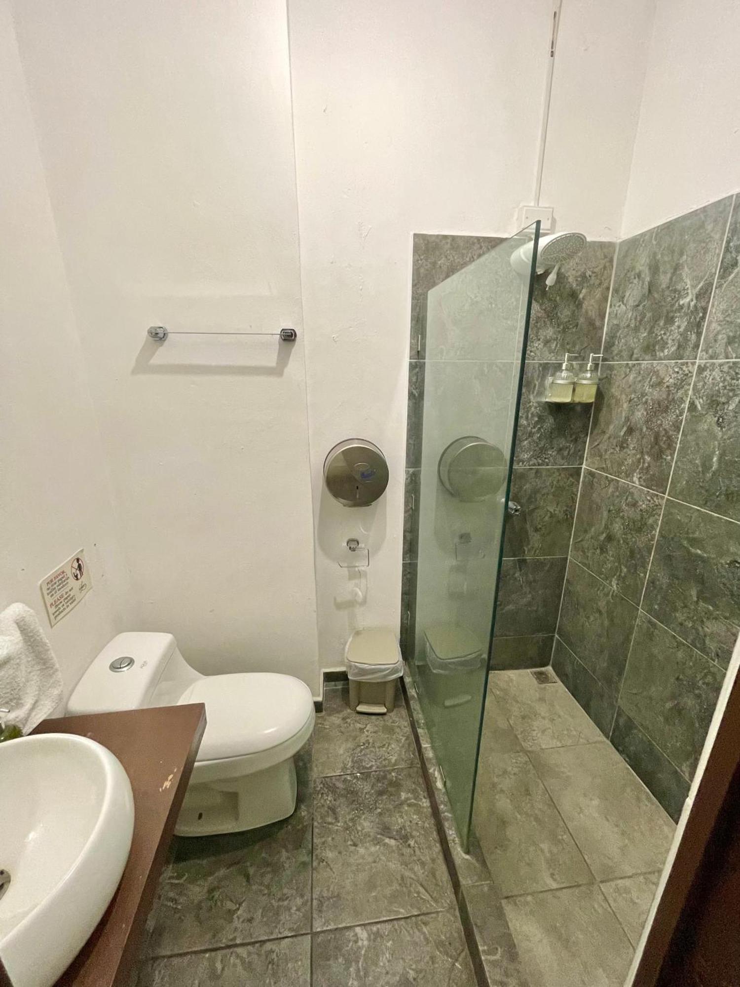 Hotel Y Cafe Ixmati Suchitoto Екстериор снимка