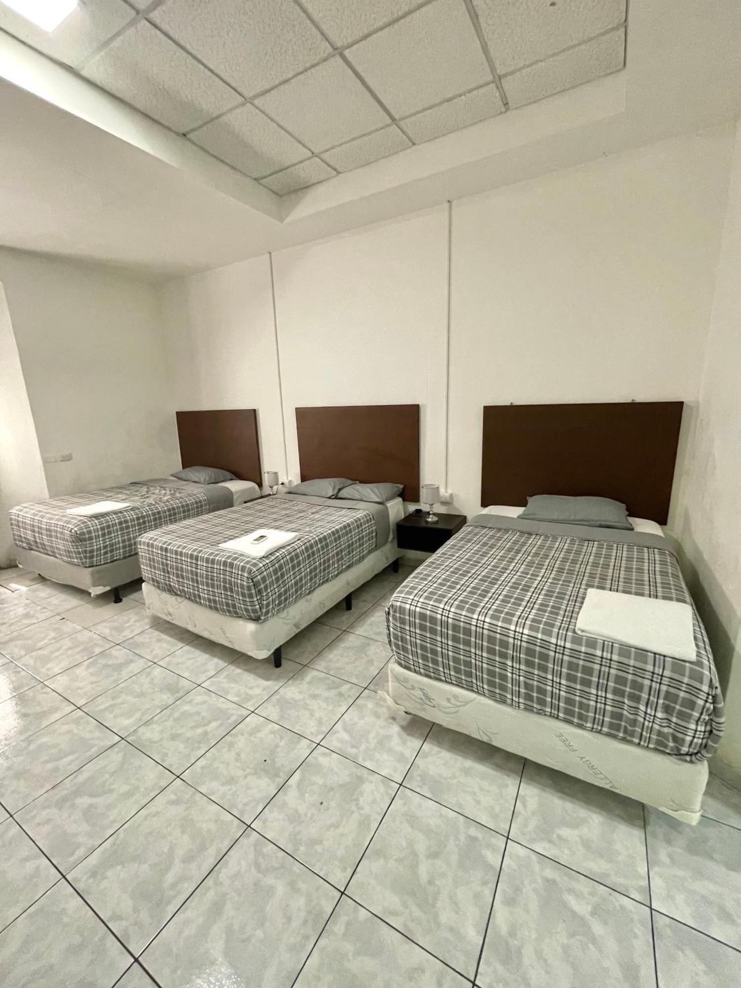 Hotel Y Cafe Ixmati Suchitoto Екстериор снимка