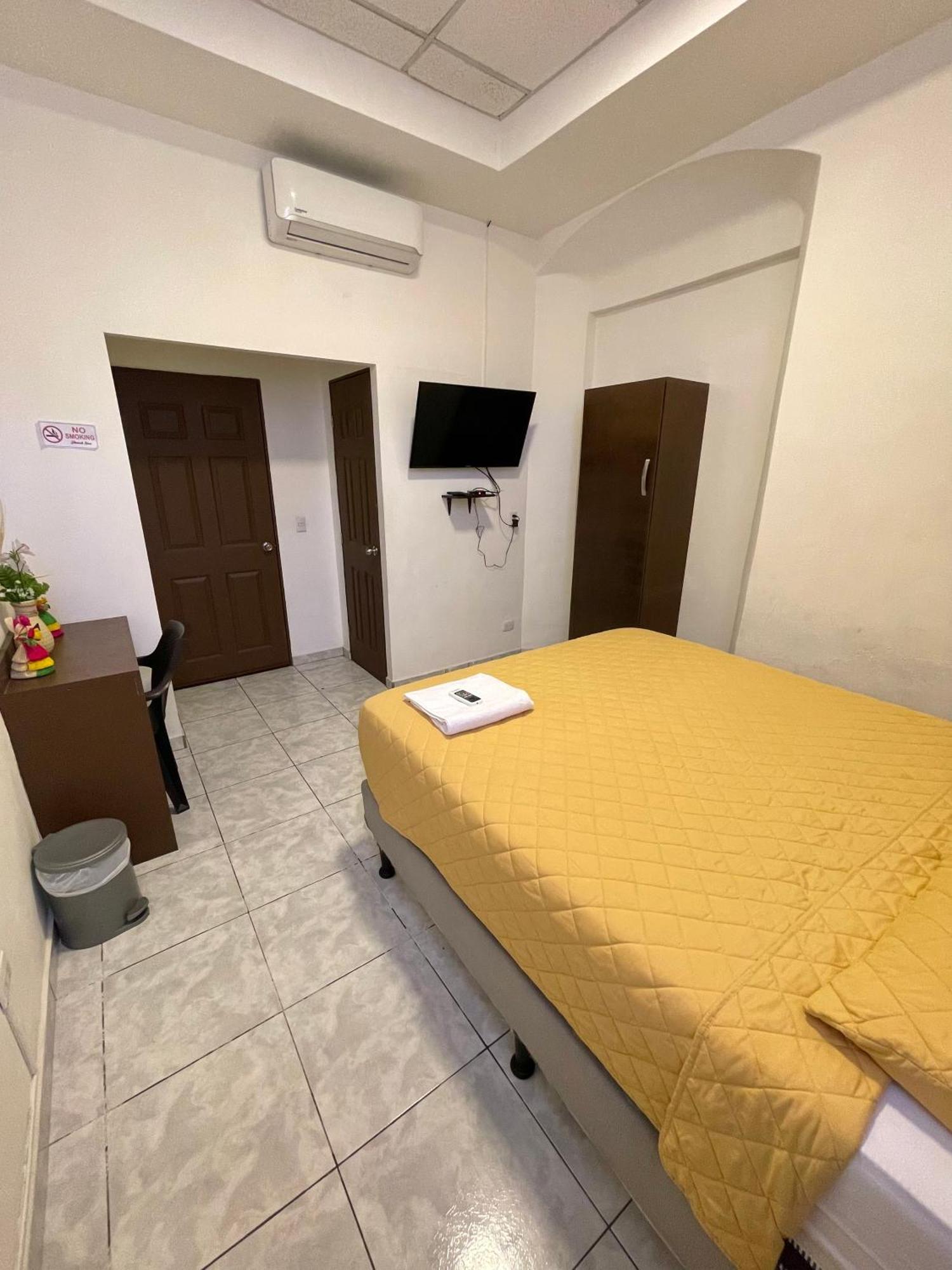 Hotel Y Cafe Ixmati Suchitoto Екстериор снимка