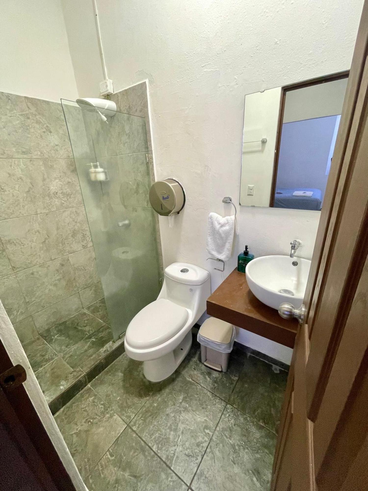 Hotel Y Cafe Ixmati Suchitoto Екстериор снимка